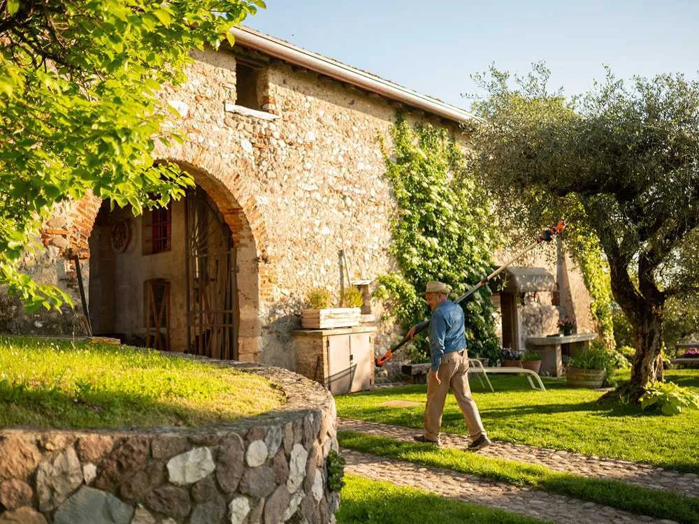 Stocker Magma E-35TP - Forbice Elettrica Da Potatura Su Asta - 2x 21.6V 2.6 Ah - 205/325 Cm - immagine 2